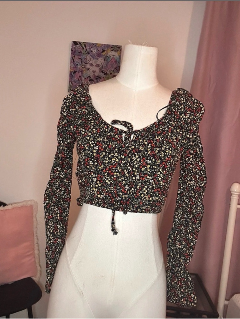 Floral Tie-Front Long-Sleeve Crop Top - Black Floral